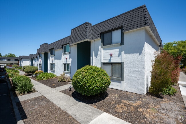 Building Photo - The Lenox Rental