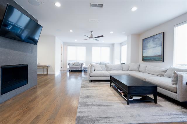 Photo - 2934 N Hall St Unidad 301