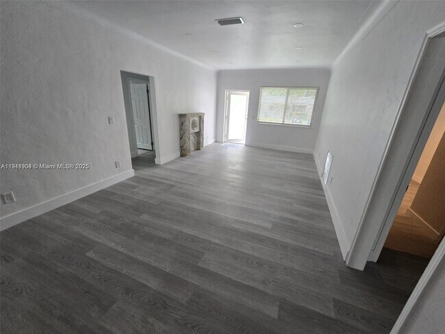 Photo - 1637 SW 17th St