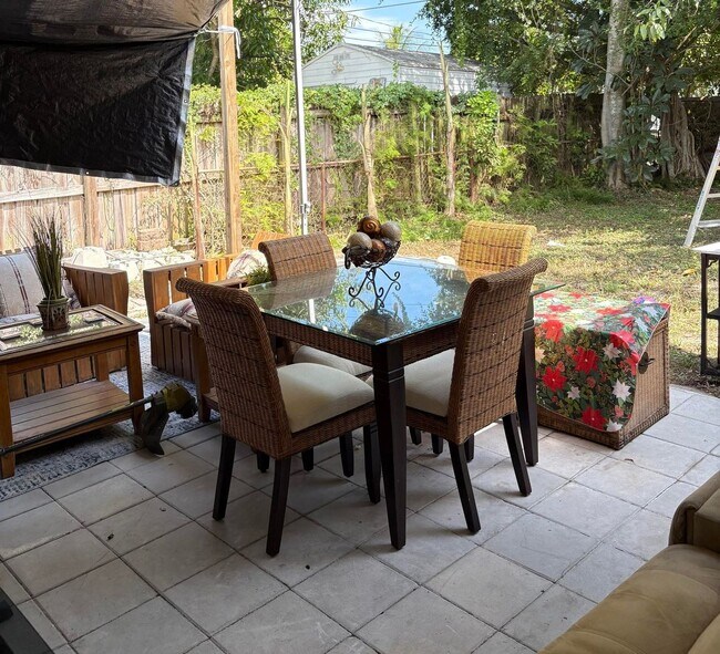 Photo - 272 NE 42nd St