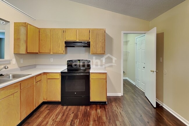 Photo - 2265 Lakecrest Dr