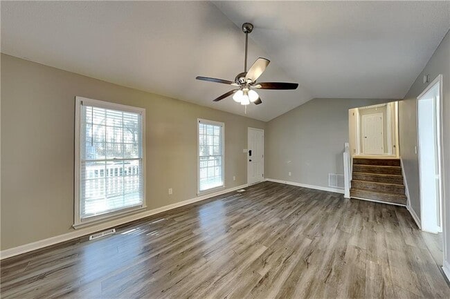 Photo - 379 Sumer Ln N