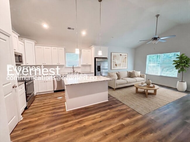 Photo - 3 Bed, 2 Bath Home with Garage / Pet-Friendly / Vouchers Accepted / Coming Soon!