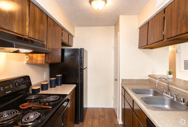 1BR 1BA - 692 SF