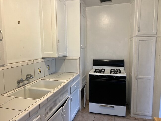 Photo - 883 N Hoover St Unit 883
