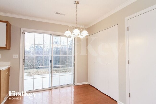 Photo - 1717 Challock Way