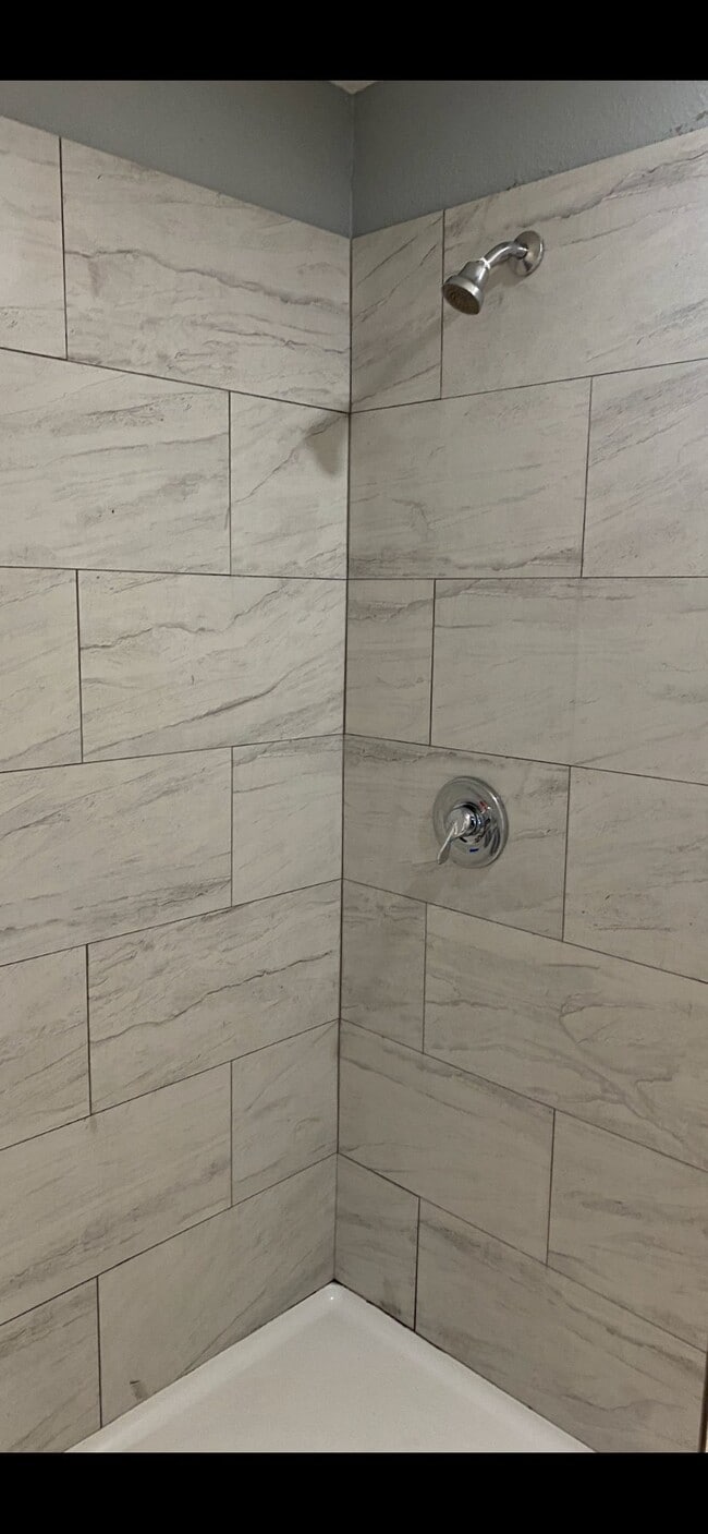 Photo - 418 E 1st St