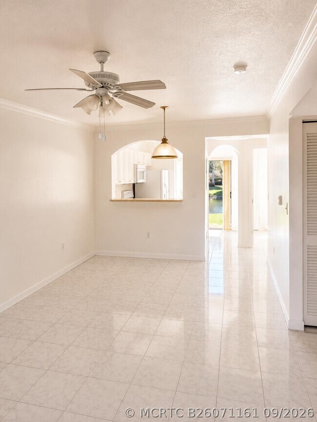 925 NE 34th Ave Unit 103