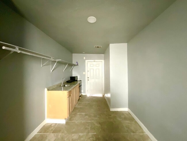 Photo - ALL BILLS PAID!!! Convenient Studio Unit!