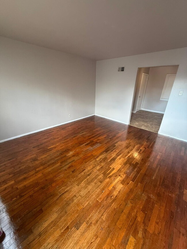 Photo - Cozy 3-Bed, 1-Bath Home in St. Louis – Mov...