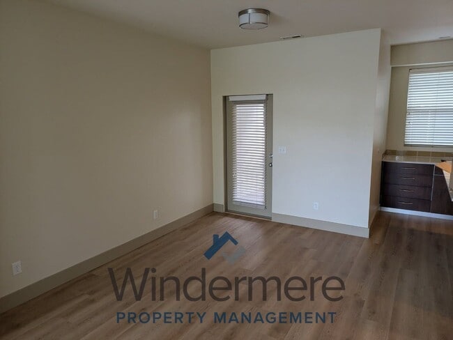 Photo - 231 W Sumach St