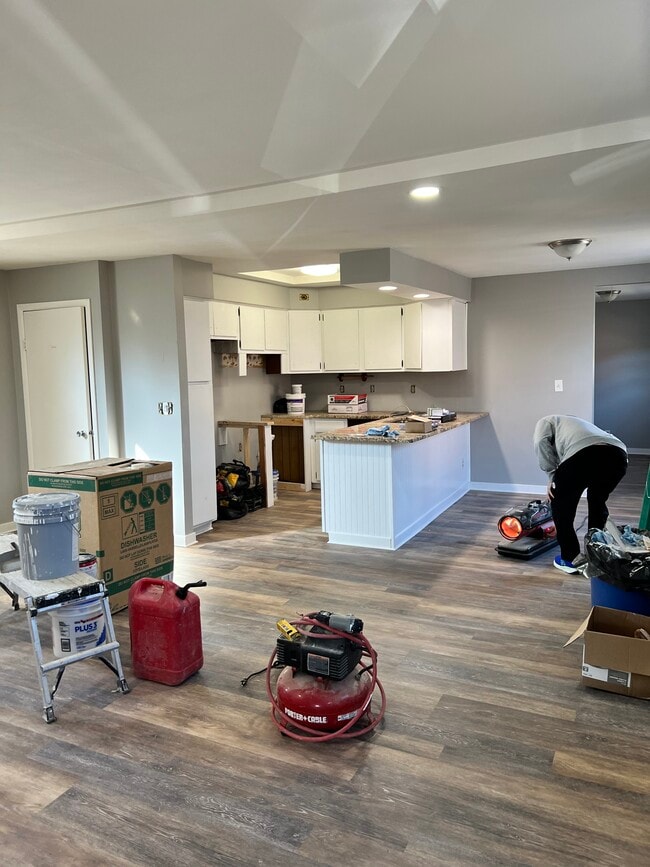 Cocina en construcción - 9950 Washington Ave