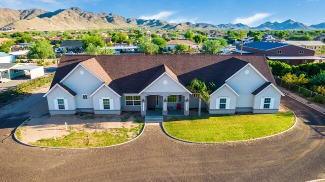 Photo - Beautiful 4 Bedroom Home on 1.25 ACRES in QUEEN CREEK!