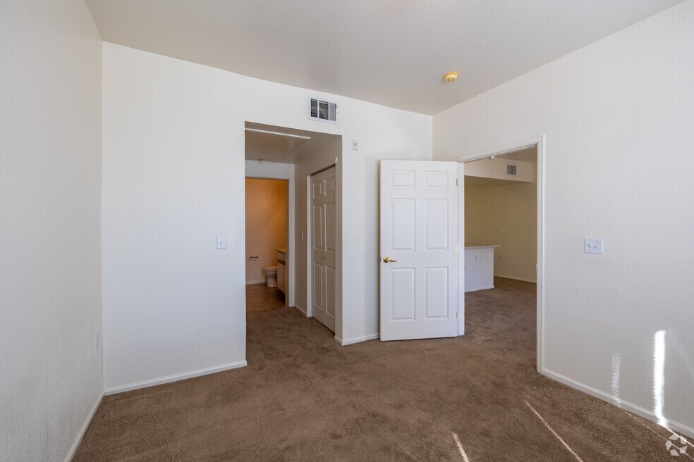 1BR, 1BA - 625SF - Bedroom