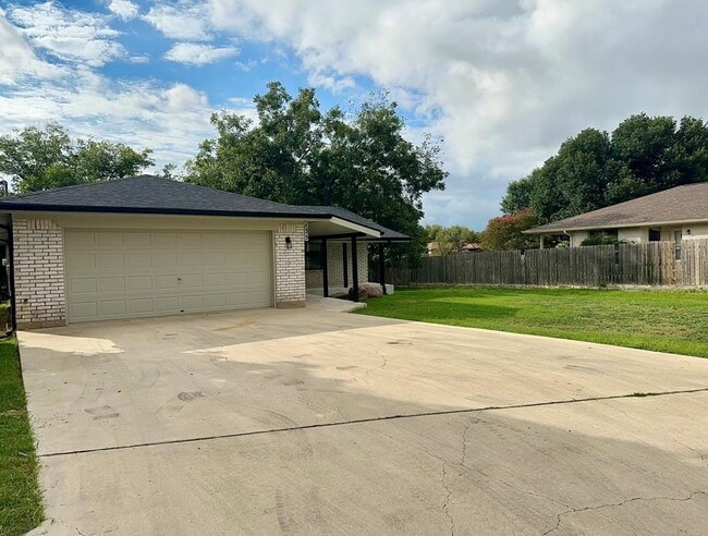 Photo - 135 Stephanie Dr