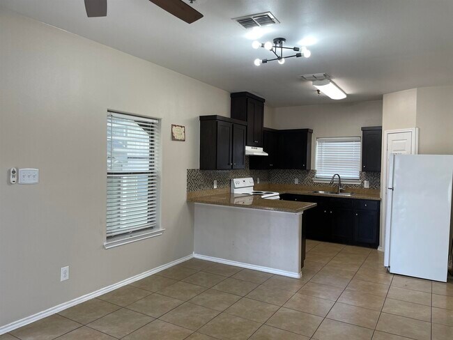 Photo - 5402 Marcella Ave Unidad #204A