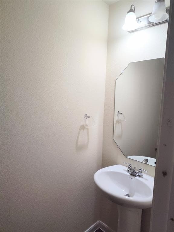 103 Hawkins Ct