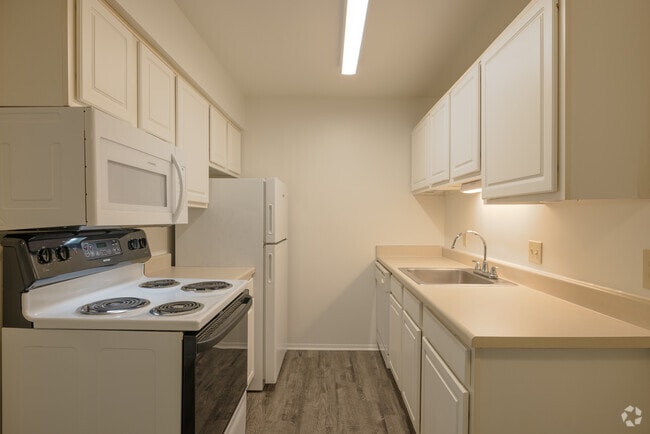1BR, 1BA Kitchen