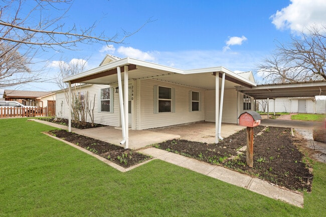 Photo - 2340 Harris Ln