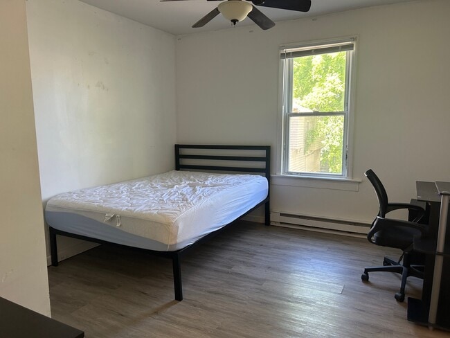 Photo - 61 Walnut St Unit Apt 2F