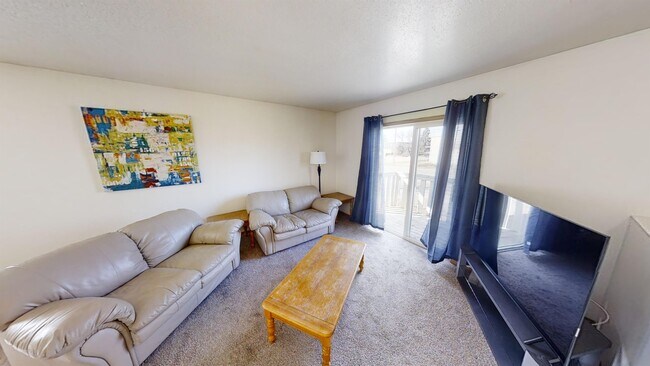 Photo - 10605 D-106102 102 St