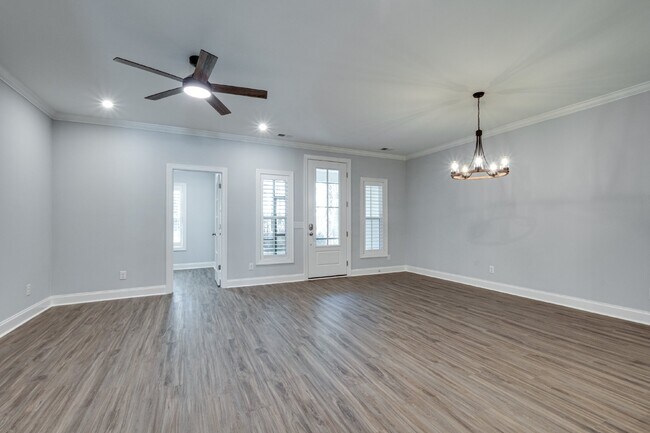 Photo - Three-bedroom Townhouse with a wooded view...