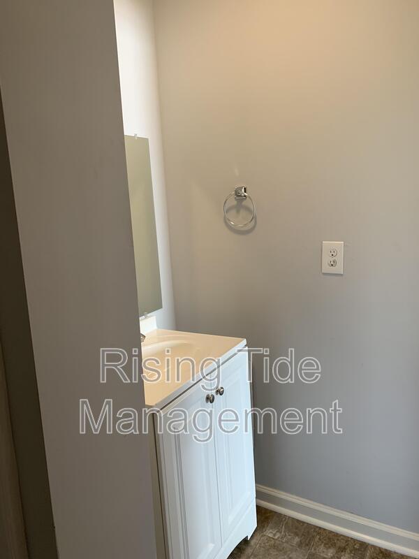 Photo - 928 5 Mile Rd