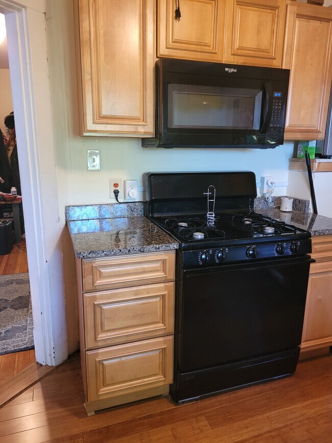 kitchen - 23 Desmond Rd Unit 2