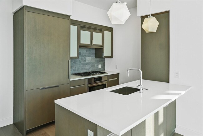 Photo - 100 Lovejoy Pl Unit 12H