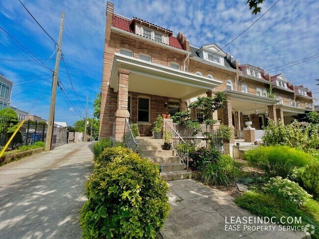 Building Photo - 4613 15th St NW Unit #B Rental