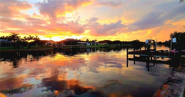 Building Photo - 4416 SW 24th Ave