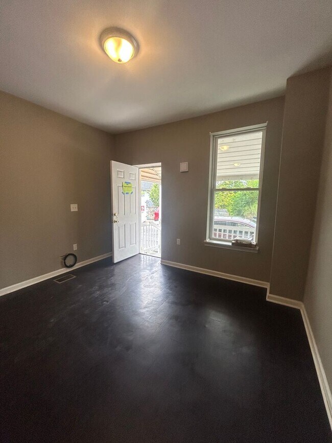 Photo - This end-of-row townhome Old Uptown Harris...