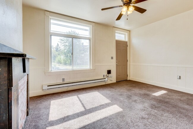 Photo - 19 - 709-711 Industry Unidad 709 Industry St. Apt. 1