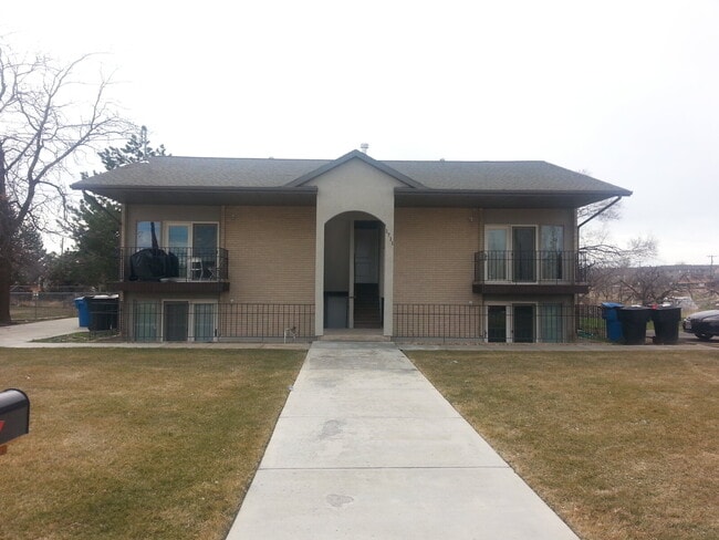 Building Photo - "Riverdale Retreat: Cozy 2-Bedroom with Modern Granite Touches!"