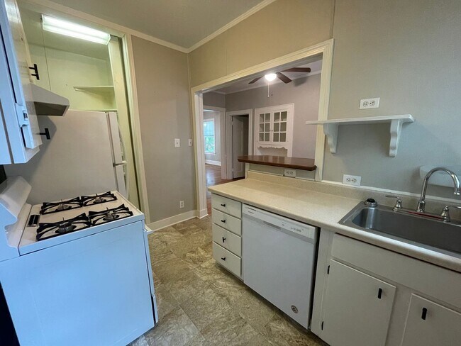 Photo - Charming Down Stairs Apartment In South Highland