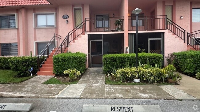 Building Photo - 227 Lakeview Dr Unit 104 Rental