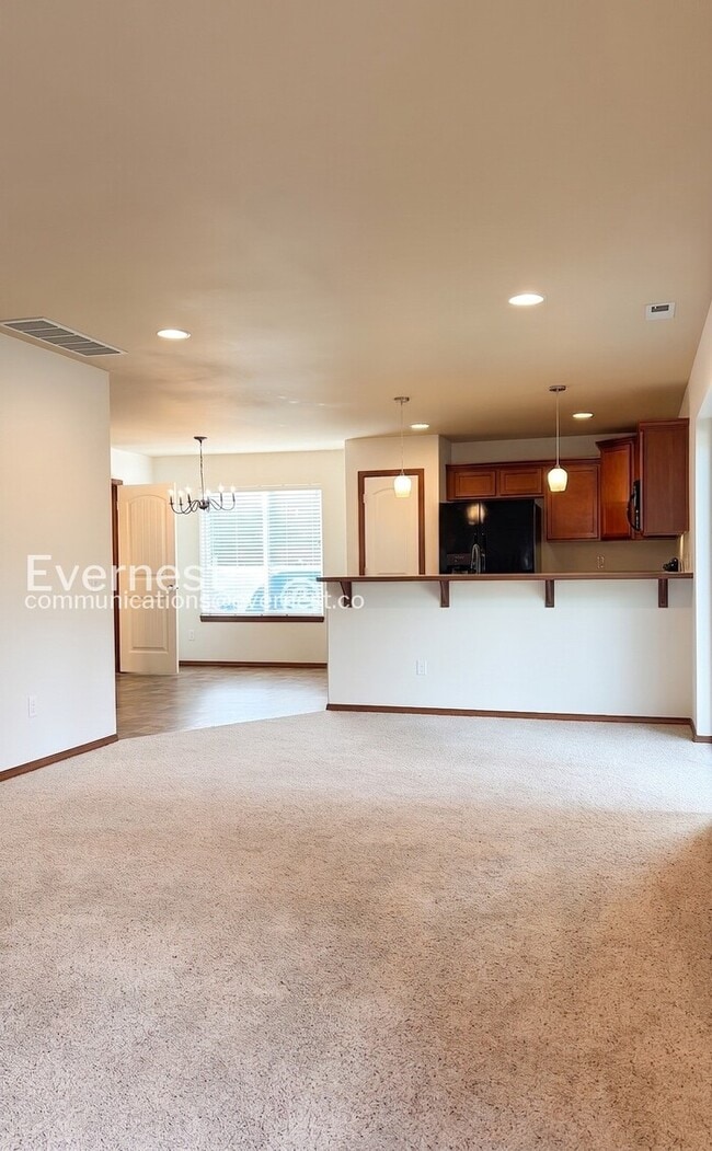 Photo - 101 W 6th St