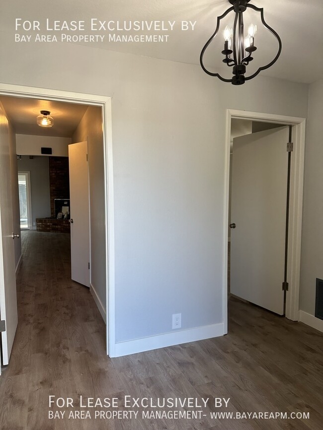 Photo - 2498 Edith Ave