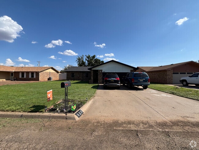 Building Photo - 413 Rosewood Dr Rental