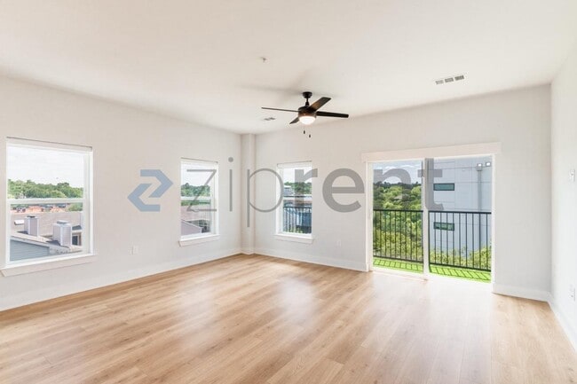 Photo - Unit 523