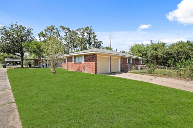 Photo - 1802 Mosher Ln