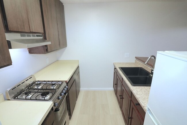 Photo - 3rd floor studio in Mission Valley! Beautiful vinyl flooring throughout/ 1 Prkg Space/ Mission Va... Unidad E329