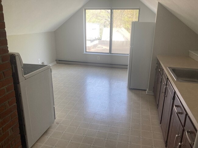 Photo - 93 Greenwood Ave Unit Third Floor