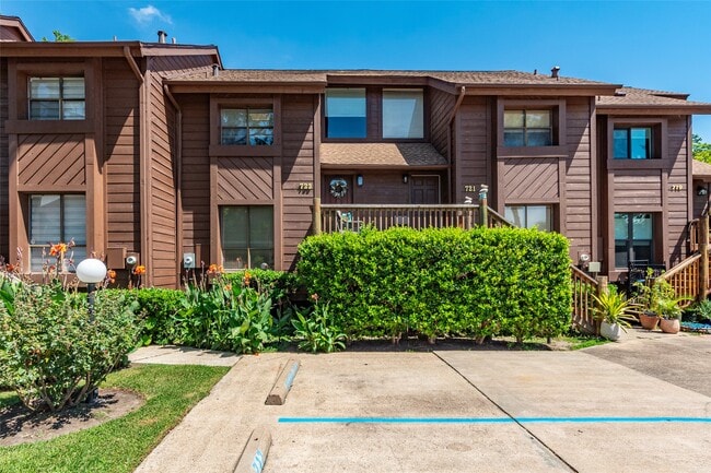 Photo - 723 Davis Rd