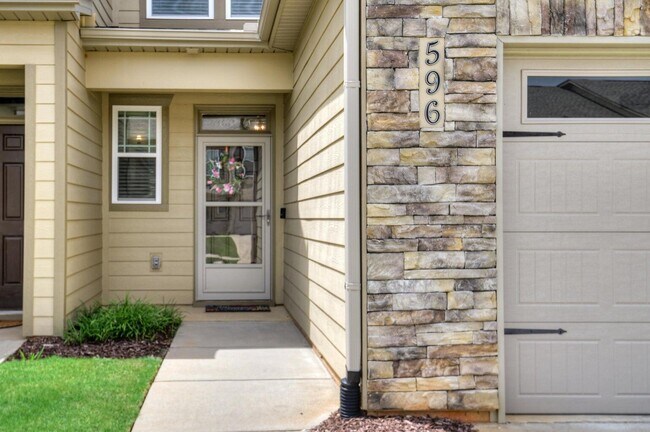 Photo - 596 Vinings Dr