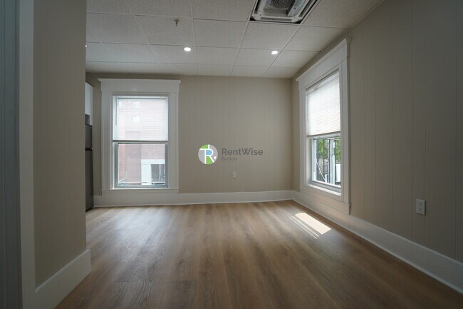 Building Photo - 142 Dorchester St Rental