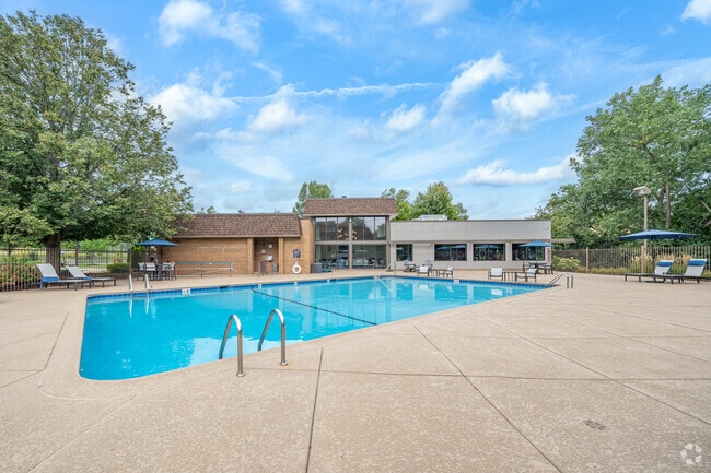 Heated Outdoor Swimming Pool