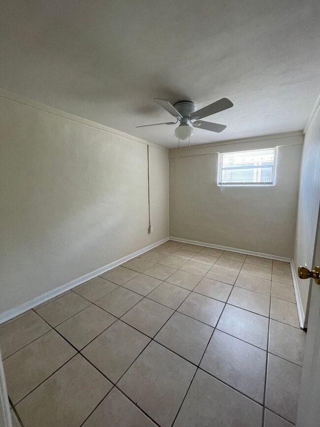 Photo - Fall 2026 2/1 Near Norman Hall & Sorority Row Grad Special