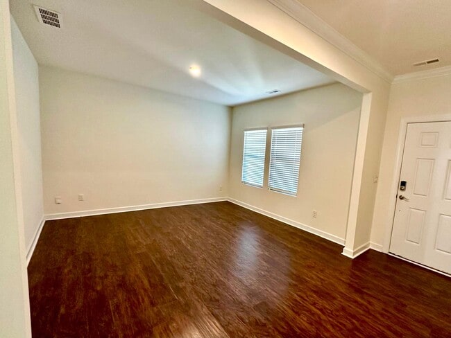 Photo - 11148 Comiskey Ln