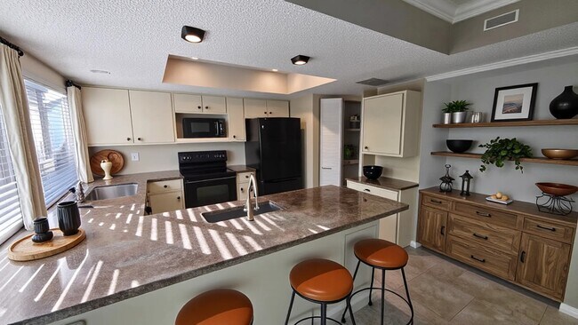 Building Photo - 6430 Bankside Dr Unit 12